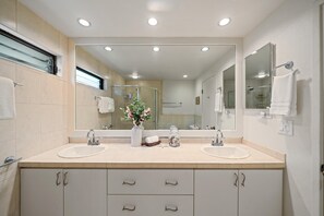 2 bedrooms, Internet - Kahana Village 26 in Lahaina (Lahaina)
