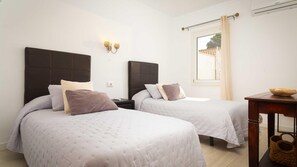 3 habitaciones, tabla de planchar con plancha y acceso a internet