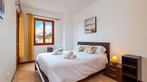 6 chambres, fer et planche à repasser, accès Internet, draps fournis