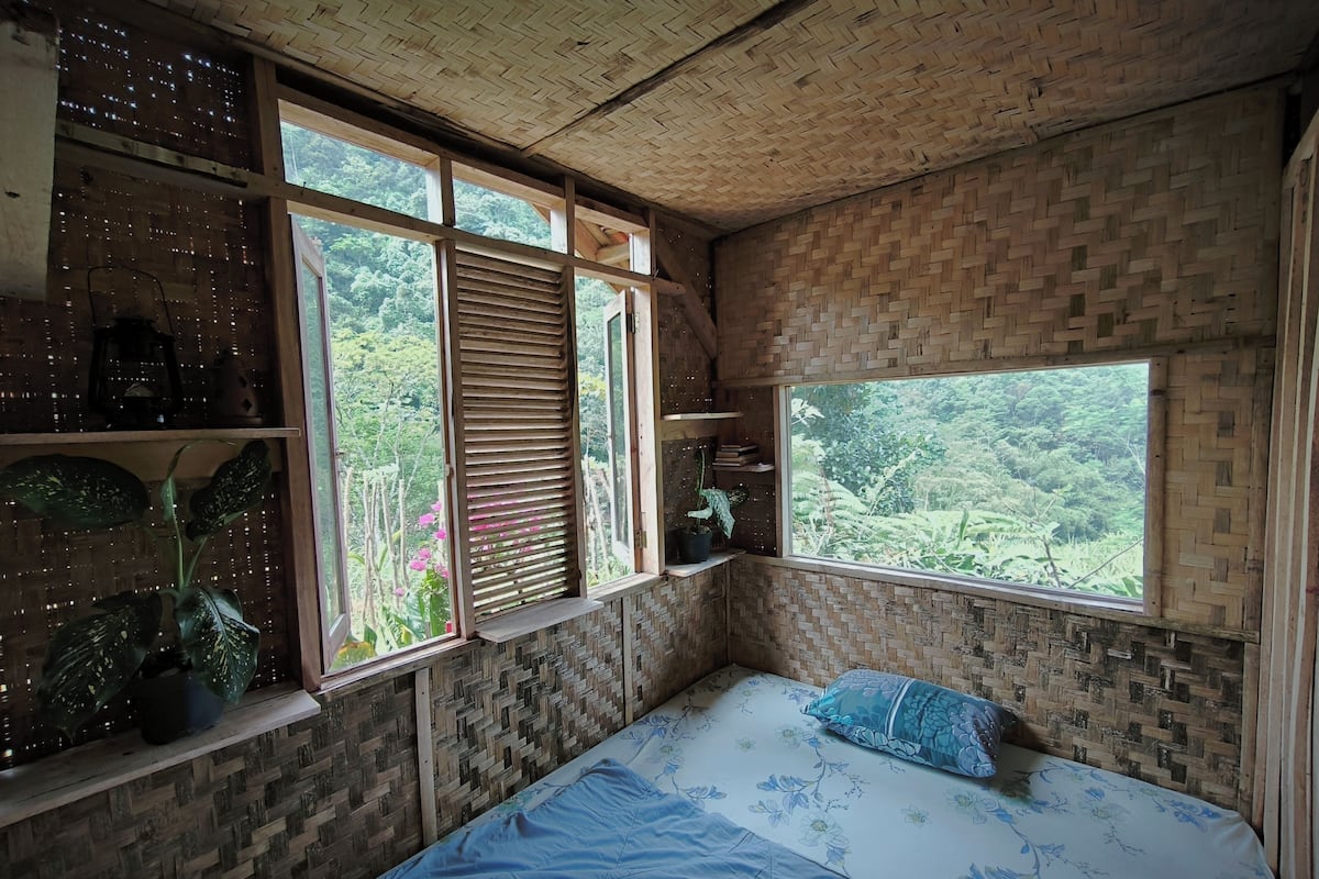 Habitación básica, patio, vista a la montaña | Wifi gratis