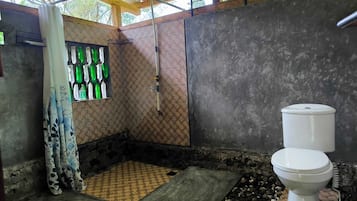 Cabane Tradition, 1 grand lit, vue vallée | Douche de la salle de bain