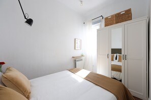 Iron/ironing board, free WiFi, bed sheets