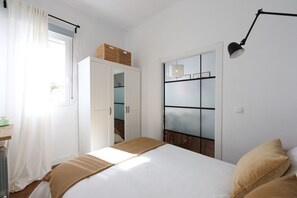 Iron/ironing board, free WiFi, bed sheets