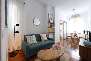 TV - Cosy flat in Atocha station GL30 (Madrid)