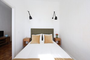 Iron/ironing board, free WiFi, bed sheets - Cosy flat in Atocha station GL30 (Madrid)