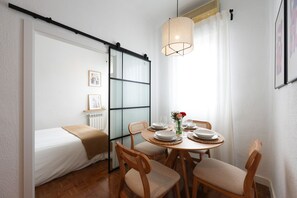 Iron/ironing board, free WiFi, bed sheets