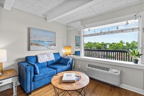 Smart TV - King Suite w/ Water Views and Pool! Minnow Suite (Wilmington)