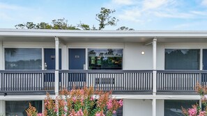 Exterior - King Suite w/ Water Views and Pool! Minnow Suite (Wilmington)
