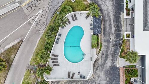 King Suite w/ Water Views and Pool! Minnow Suite