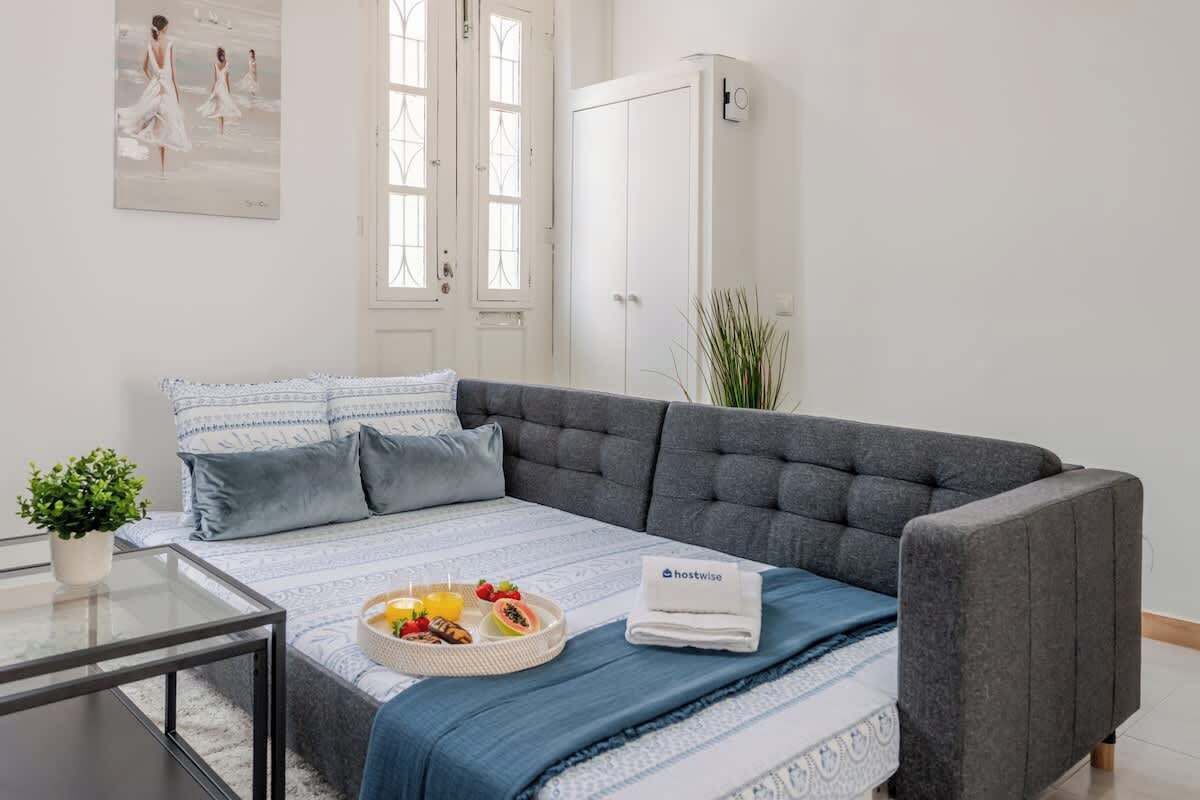 2 bedrooms, iron/ironing board, travel cot, free WiFi