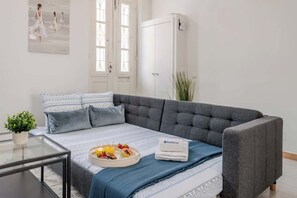 2 bedrooms, iron/ironing board, travel cot, free WiFi - Spacious House w/ Terrace by HostWise (Porto)