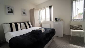 Comfort Double Room | Blackout drapes, iron/ironing board, free WiFi, bed sheets