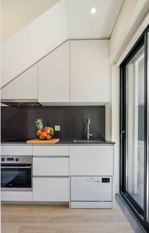 Réfrigérateur, four, plaque de cuisson, lave-vaisselle