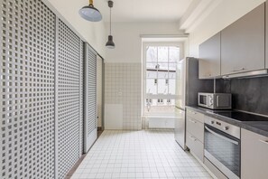 Køleskab, mikrobølgeovn, ovn, opvaskemaskine