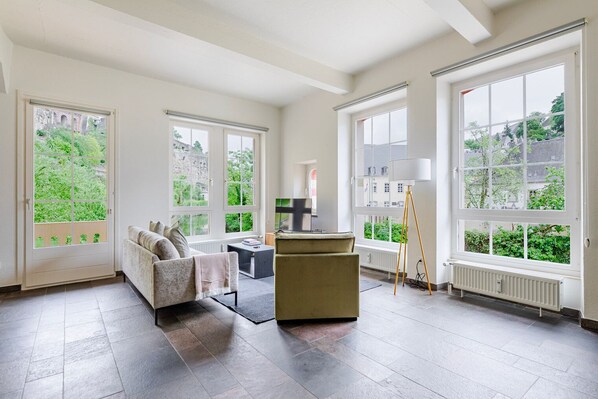 Télévision, chaîne hi-fi