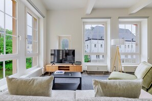 Télévision, chaîne hi-fi