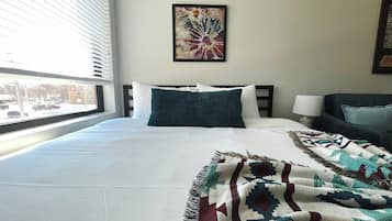 Una scrivania, ferro/asse da stiro, Wi-Fi gratuito, lenzuola