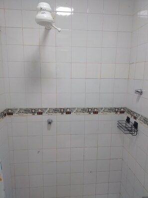 Haartrockner, Handtücher, Seife, Shampoo