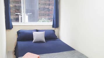 1 slaapkamer, een strijkplank/strijkijzer, wifi, beddengoed