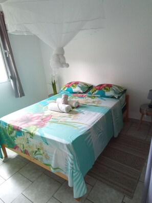 2 bedrooms, iron/ironing board, travel cot, free WiFi