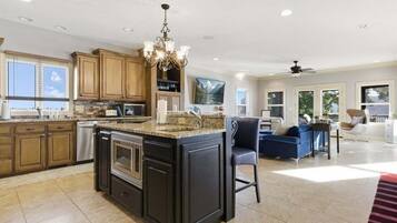 Smart TV, ping pong, stereo