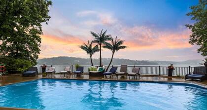 Luxury Lakefront Escape w/ Pool, Hot Tub & Theater
