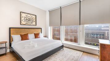 2 室のベッドルーム、デスク、アイロン / アイロン台、旅行用ベビーベッド