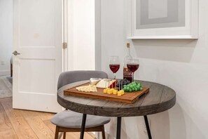 Dining - The Saddlery-Southern Set-2 Units-Walk to Broadway (Nashville)