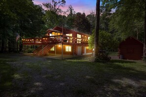 Exterior - Ski Chalet. EV Charger Sauna,Hot Tub,Movie Room & Firepit. PET Friendly (Blakeslee)