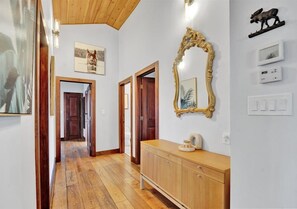 Interior - Ski Chalet. EV Charger Sauna,Hot Tub,Movie Room & Firepit. PET Friendly (Blakeslee)