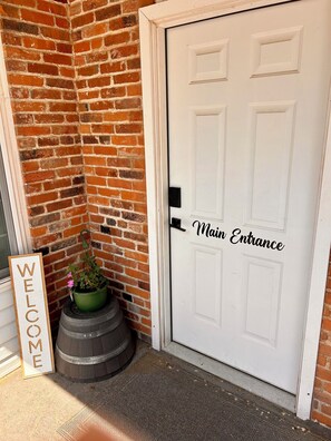 Exterior detail - The Zion House - Charming Historic Home Perfect for Family Vacations and Events (Pevely)