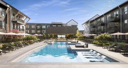 Blueground | Round Rock, pool, nr Old Settlers Park