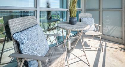 Skyline Waterfront Retreat