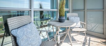 Skyline Waterfront Retreat