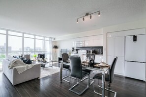 Private kitchen - Skyline Waterfront Retreat (Toronto)