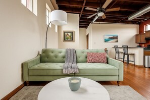 Smart TV - Springfield | Central 2BD/1BA Condo - Downtown SGF (Springfield)