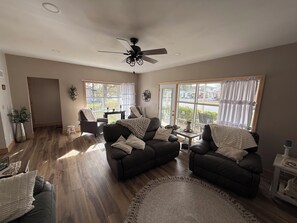 TV, fireplace - Dripping with COZY!!! Freshly remodeled. 3 bedroom bath and a half (Wilson)