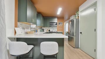 Coffee/tea maker, fridge, microwave, oven
