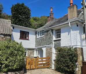 Exterior - Myrtle Cottage - sleeps 4 guests  in 2 bedrooms (St Mawes)
