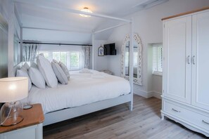 3 quartos, ferros/tábuas de passar roupa, Wi-Fi, roupa de cama