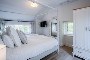 3 slaapkamers, een strijkplank/strijkijzer, wifi, beddengoed