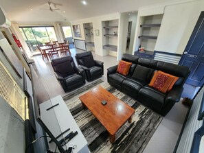 Living area - Cosy Cottage Sandpiper | Ocean Views | Beautiful Beaches (Kronkup)