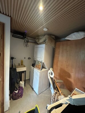 Unclassified image, 3 of 19, button - Charming 3-bedroom tiny home with WiFi, AC in quaint El Cope (El Cope)