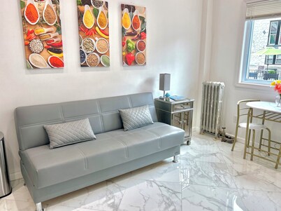 Cozy 1-Bedroom Apartment 15 Minutes To Manhattan!