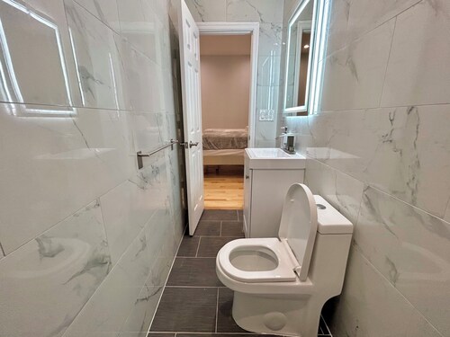 Cozy 1-Bedroom Apartment 15 Minutes To Manhattan!