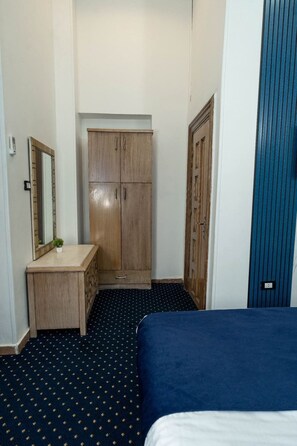 Single Room | Laptop workspace