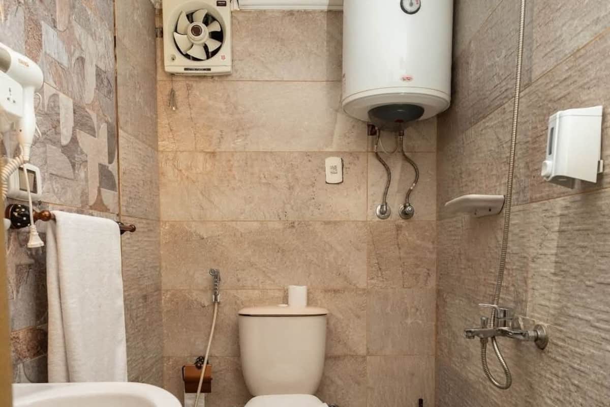 Shower, towels, soap, shampoo