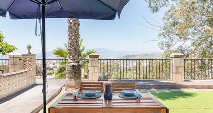 Stunning Views with easy access to Malaga Center