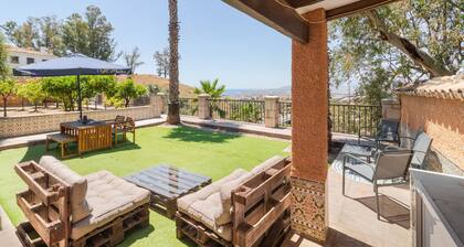 Serenity and Views with easy access to Malaga Center