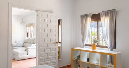 Serene Views in Málaga City - easy access to historic centre!